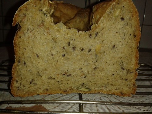 Teljes kiőrlésű kenyér/ MÓNIKA/